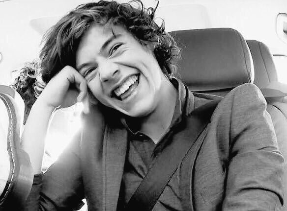 samanthaaparr's tweet photo. happy birthday to this beauty of a boy 💫 who makes my heart ache too much, much love to this bunghole 🎈 #HBHarry https://t.co/gFHlfYuvbx