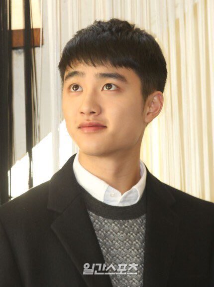 BUBBLETEAHOLIC's tweet photo. สัมภาษณ์คยองซูถึงฉากจูบร่ม
'เสียดายครับที่ไม่มีคิสซีน แต่โซฮยอนเด็กกว่าผมถึง 6 ปี เลยทิ้งความคิดนั้นไปแล้วล่ะครับ' https://t.co/5lb3UGHbeY