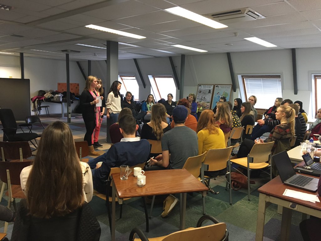 nielsdebeer's tweet photo. Aftrap nieuw onderwijsconcept 'Thuis in de wijk' @AvansHogeschool. Enthousiaste studenten! @Imkevgaal @msannebreda https://t.co/D5mzxAGEdD