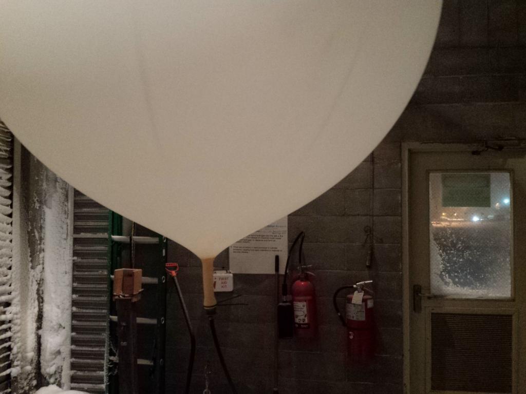 Dsnives's tweet photo. 5am and near blizzard conditions: probably my favorite balloon launch yet! #blizzarding https://t.co/WZuhPqwHxC