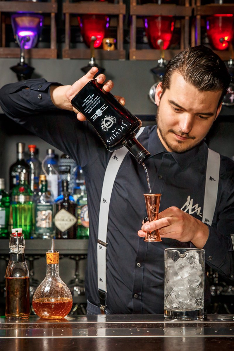 Sylviusgin's tweet photo. Godfather Martini, #HedonistSociety, #HedonistChoice, #Sylviusgin for the recipe go to: https://t.co/vR5yMb6IBv https://t.co/zYDBTUZjy3