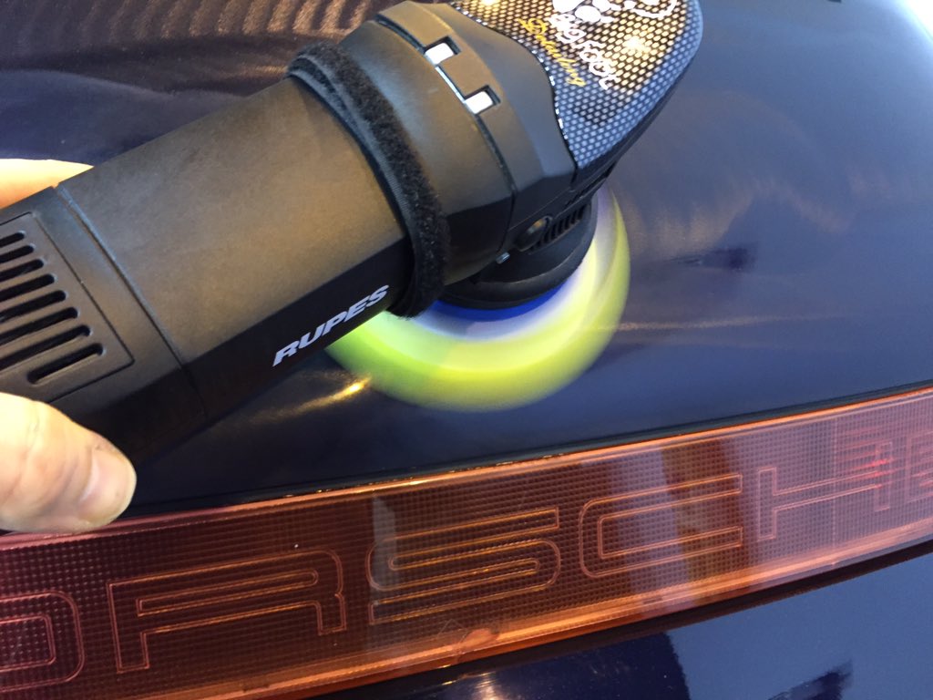 Préparation d'une Porsche 964 cabriolet Turbo Look usine...