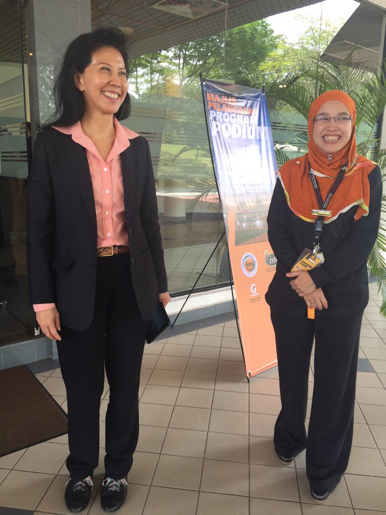 isnmalaysia's tweet photo. Ketibaan Datuk Low Beng Choo di Majlis Perasmian Program Podium #TakeThePodium #podiumprogram https://t.co/TJru2cJ4XO