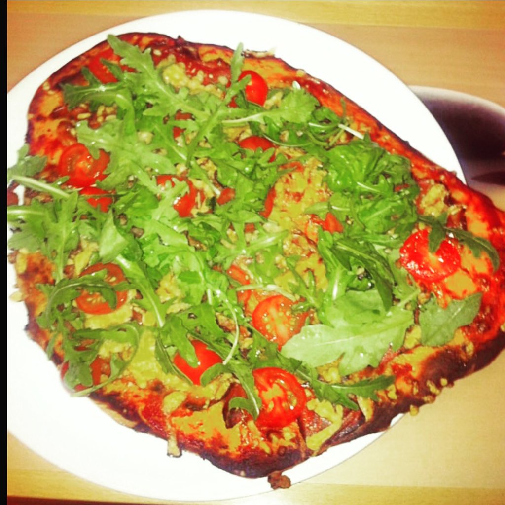 eattofeelgood_'s tweet photo. Selbst gemachte pizza I selfmade pizza
#pizza #food #essen #kochen #eattofeelgood https://t.co/QmweRsiNAV