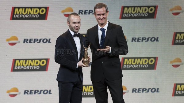 FCBarcelona's tweet image. FC Barcelona amongst the awards once again ow.ly/XPIgz