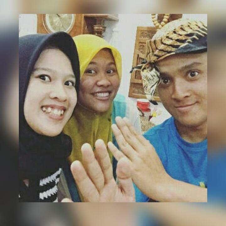 Nida_elshirazy's tweet photo. have fun with my lovely young sister and my Brother https://t.co/MF2geJGrTg