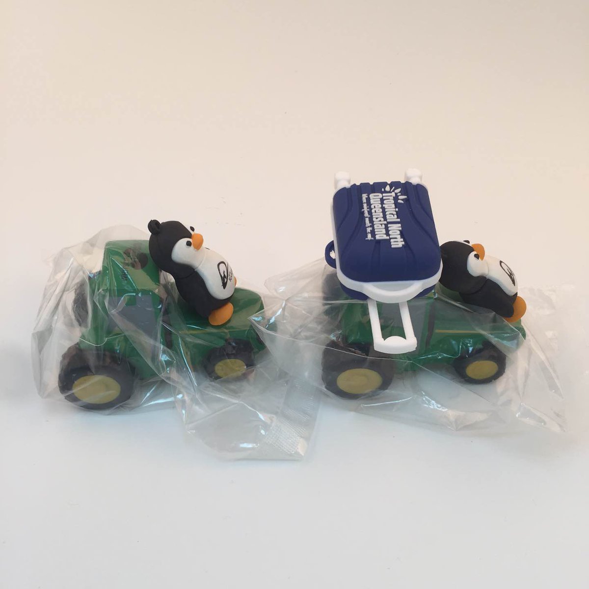 Promojet_UK_LTD's tweet image. Couple Penguins are about to go on a trip.
#CustomizedUSB
#StressItem
More fun printed items bit.ly/1NSlLau