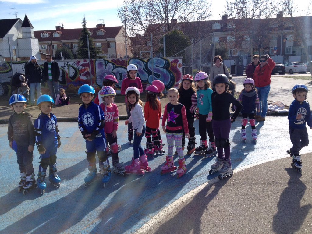 Seguimos creando escuela en #Parla, Clases de patinaje para todas las edades ven a probar o infórmate te esperamos
