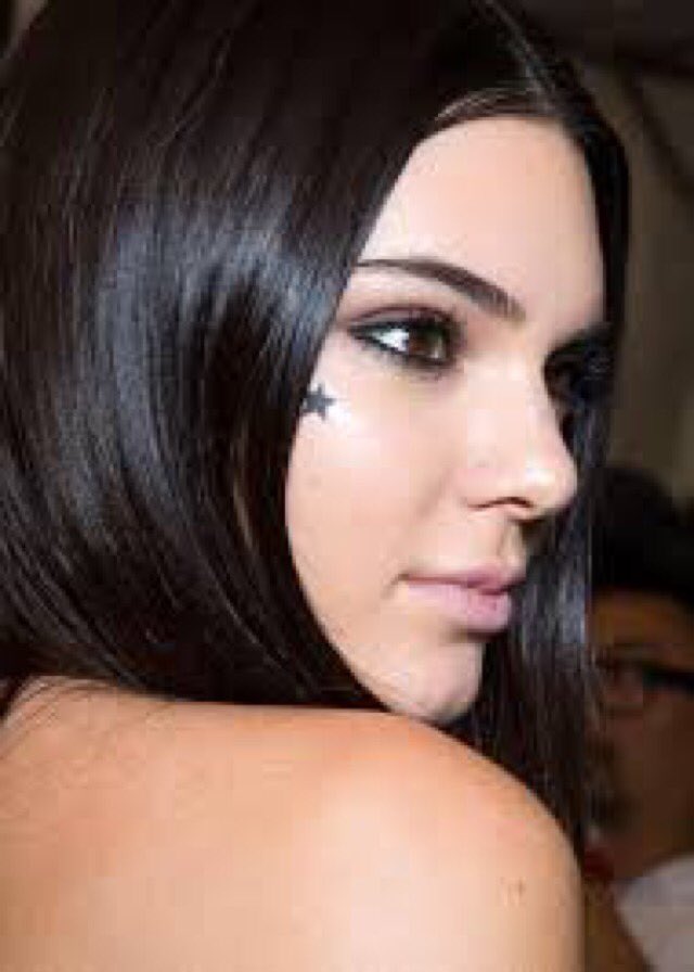 ♕ҡɛŋɖąƖƖ♕ (@kendclljcnner) on Twitter photo 