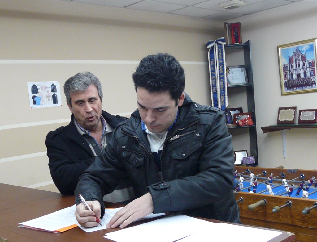 amdolores's tweet photo. COMUNICADO OFICIAL: Anoche se formalizó el contrato con la Hermandad del Resucitado de Torredelcampo. https://t.co/QK5OKA0zgx