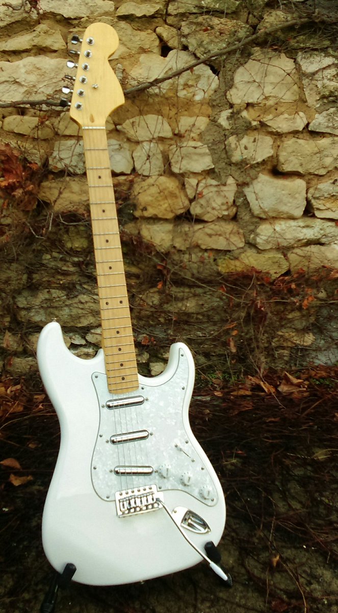 DoomsterNico's tweet photo. #Stratocaster Surbilly , #Partcaster #Surfcaster neuve . Micros lipstick Duncan https://t.co/gc2VMseZQW