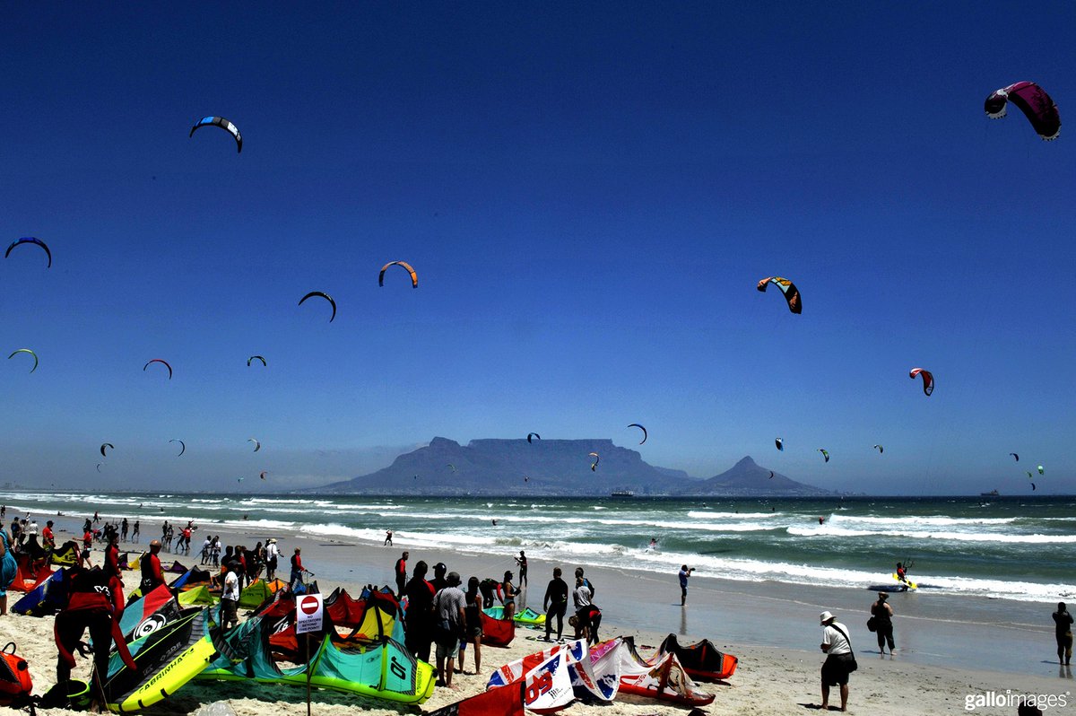 MediaGallo's tweet photo. Cape Town kitesurfers attempt to break the 'Virgin Kitesurfing Armada record' , 2016 in Blouberg. @leratoaduma https://t.co/ysz6dCE8Om