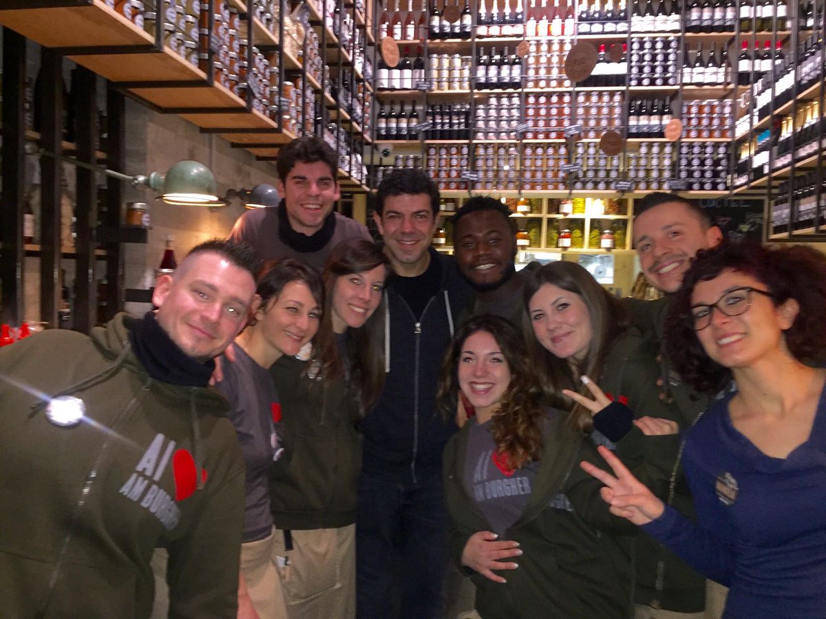 FUDbottega's tweet photo. Ieri è venuto a trovarci a Palermo @pfavino e non ci siamo fatti scappare l'occasione di una foto, anzi tre :) https://t.co/gCgd2X0Dvv