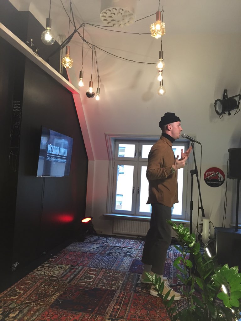 Subitoevent's tweet photo. Kan man starta en tisdag bättre än frukostmingel hos @recordunion med bra musik av kalk och jvck? #RUbreakfast https://t.co/sJ5d19sUz4