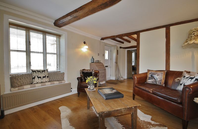 TMSalesLettings's tweet photo. A very smart and grown up look...we love it, don't you? https://t.co/RDhXsHFBPl
#property #sales #alvescot #witney https://t.co/OeHYx6THuv