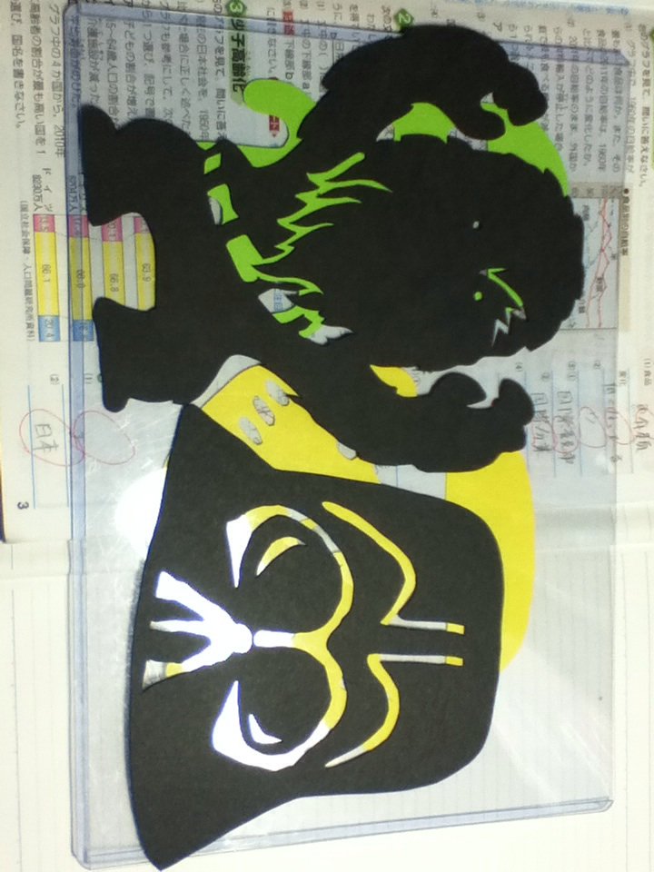 JUNATO02's tweet photo. 切り絵〜🎶

左のは特にうまい！🌟笑 https://t.co/WciYcizMHj