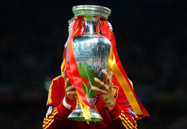 UEFAEURO's tweet photo. WHO AM I?
I won the U19 EURO in 2006 with Spain.
I have 74 senior caps.
I won EURO 2012.
It's my birthday today. https://t.co/iGJVbkQ2m4