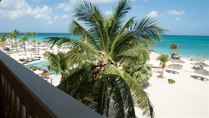 TODAYshow's tweet image. Just in time for #ValentinesDay! The most romantic hotels are in:

1)Aruba
2)United Kingdom

on.today.com/1Km48EW