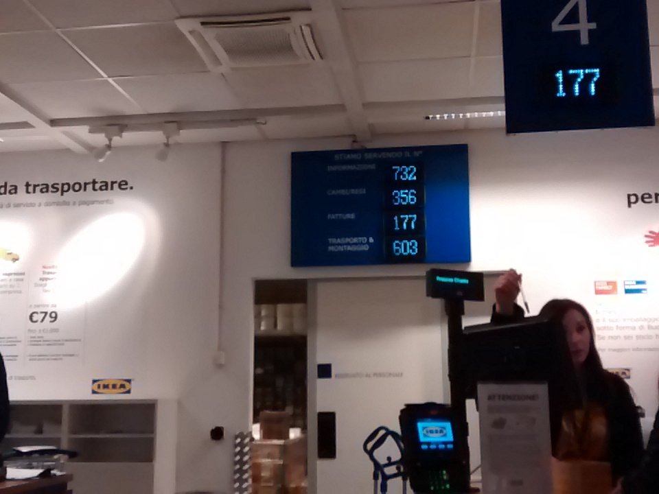 agsigna's tweet photo. @IKEAITALIA trasporto e montaggio incompleti e in ritardo, e adesso in coda per poter avere assistenza #ridicoli https://t.co/cwRzCRkLas