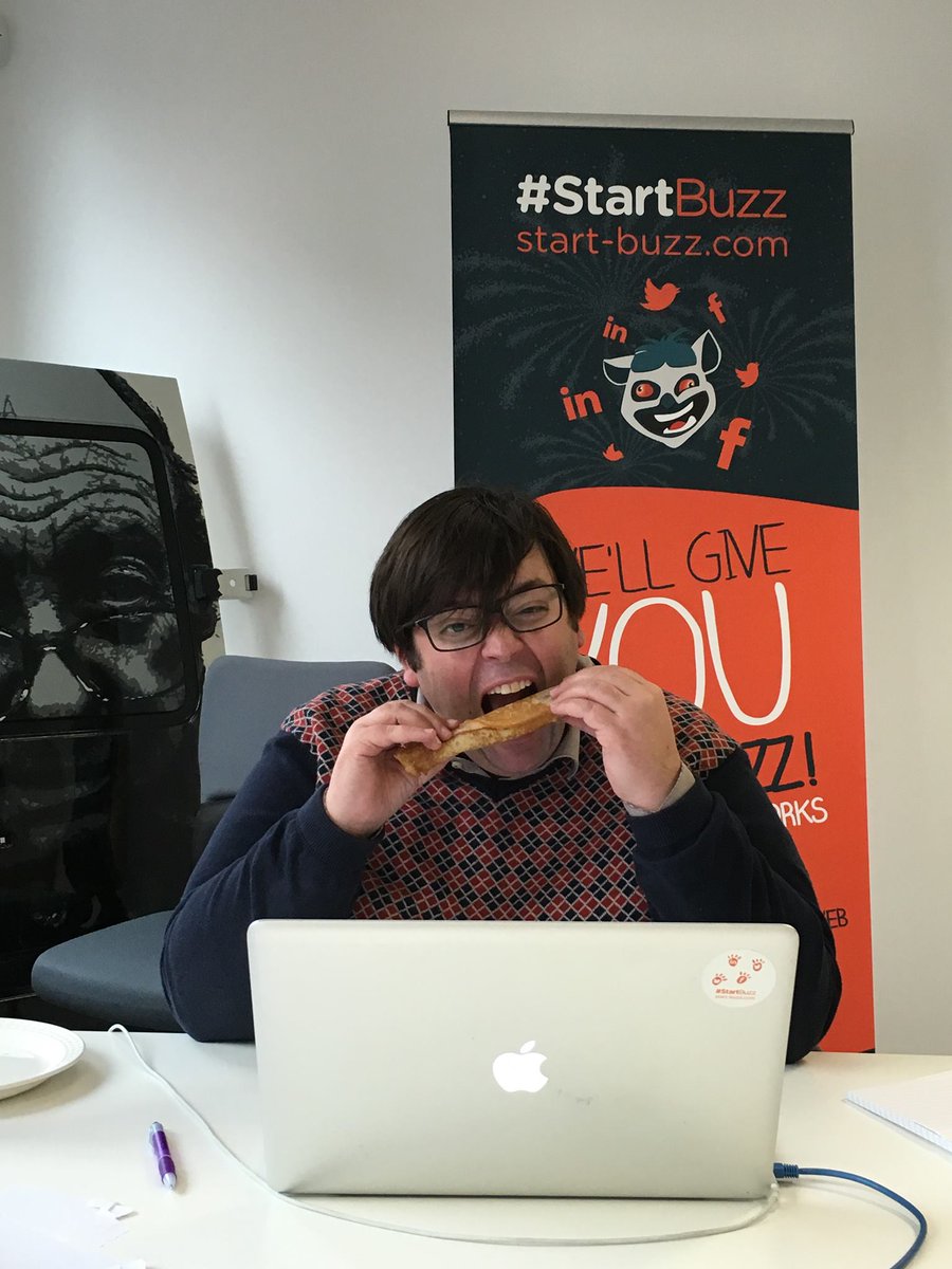 Thermesdekain's tweet photo. C'est la chandeleur au bureau aussi @Xavier_estocada #GrosseGuife #Chandeleur #MerciXavier #BonAppetit #StartBuzz https://t.co/h4189PdSjY
