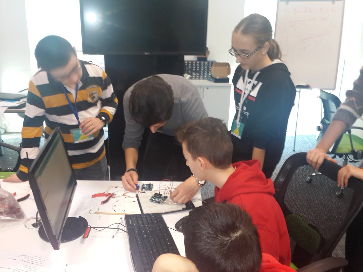 CoderdojoTurkey's tweet image. #codingcampistanbul continues with treasury hunt; we make things next to coding @Coderdojo @coderdojotm @blivinglab