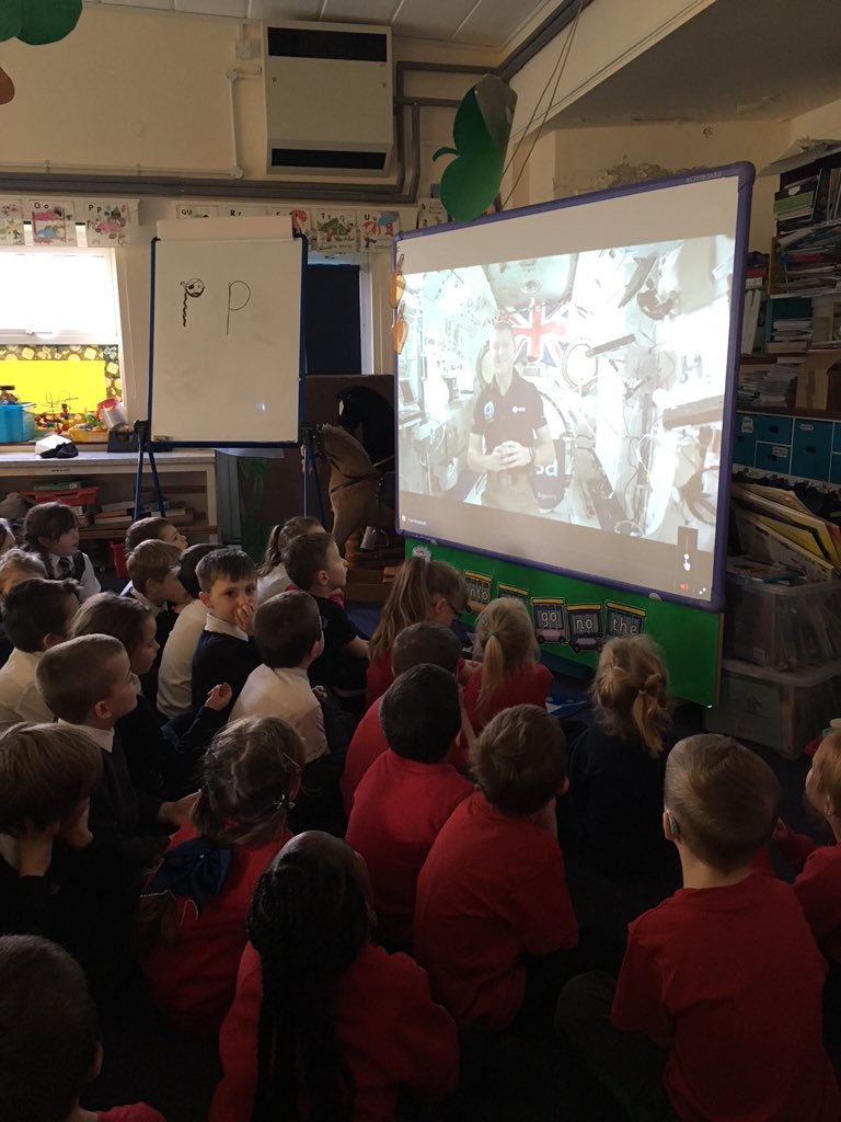 YRStPetersRC's tweet photo. Watching Tim Peek's live link #ISS https://t.co/ughSVwZ0zC