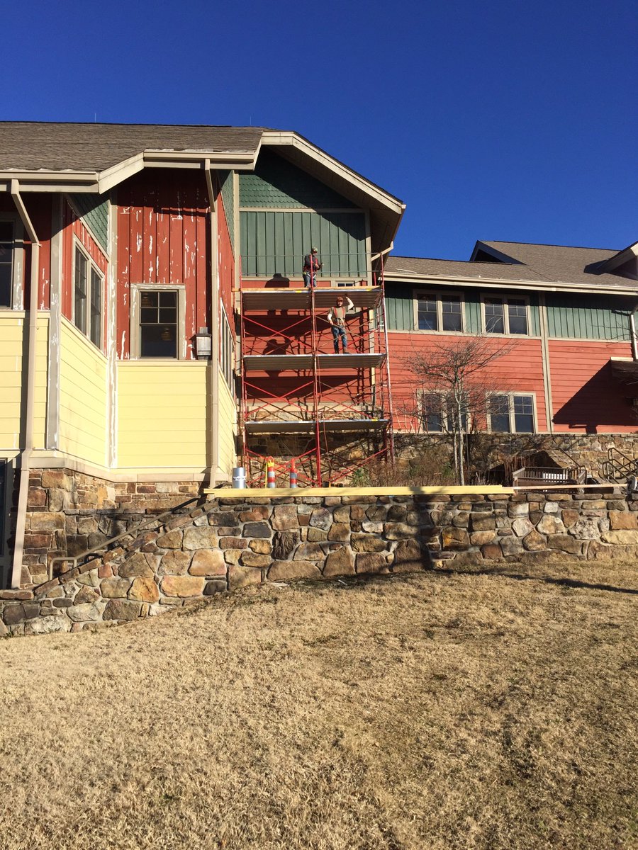 ewiconstructors's tweet image. Our guys are hard at work replacing the siding on Mt. Magazine State Park Lodge @ARStatePark #greatweather