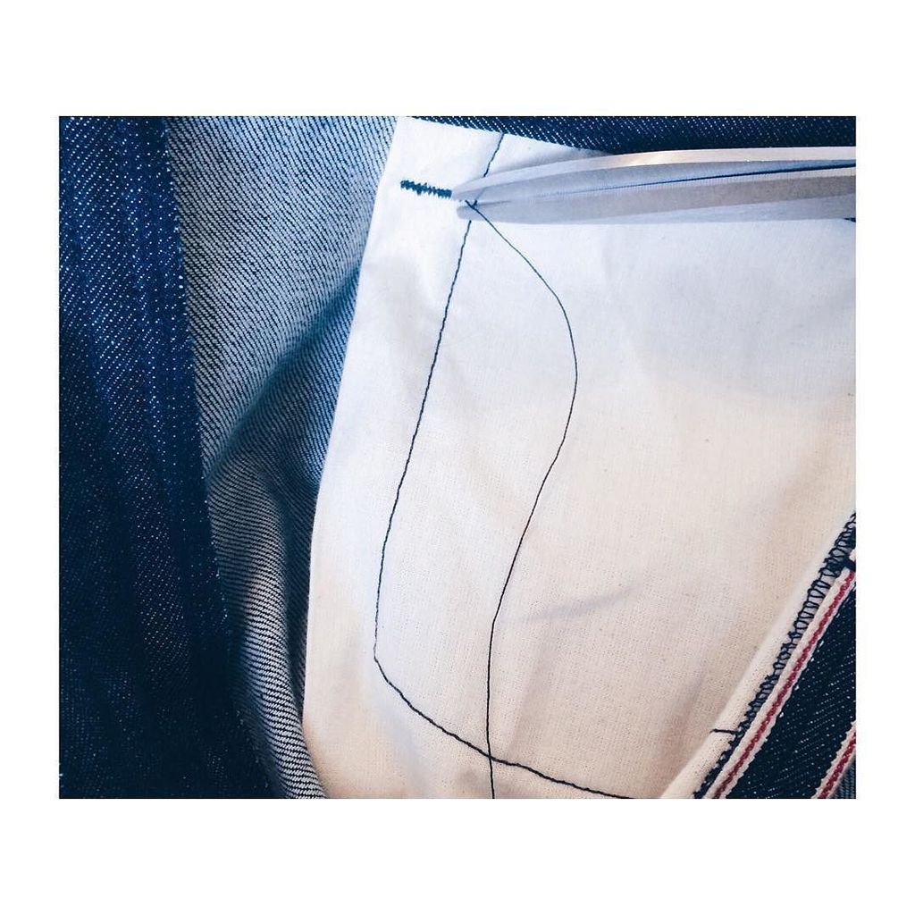 UTOofficial's tweet photo. Finishing touches ✂️👖
#utoconcept #Albin #selvedge #jeans #unisex #denim #madeinlondon https://t.co/UcExG01Ykw https://t.co/eQh8Ch0Lke