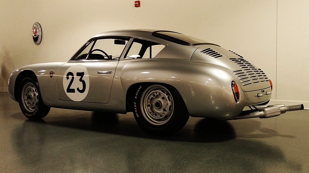 AutosCheatSheet's tweet image. The inside scoop on one of the world’s rarest Porsches: cht.st/10n6q @Porsche #rarecars #luxurycars