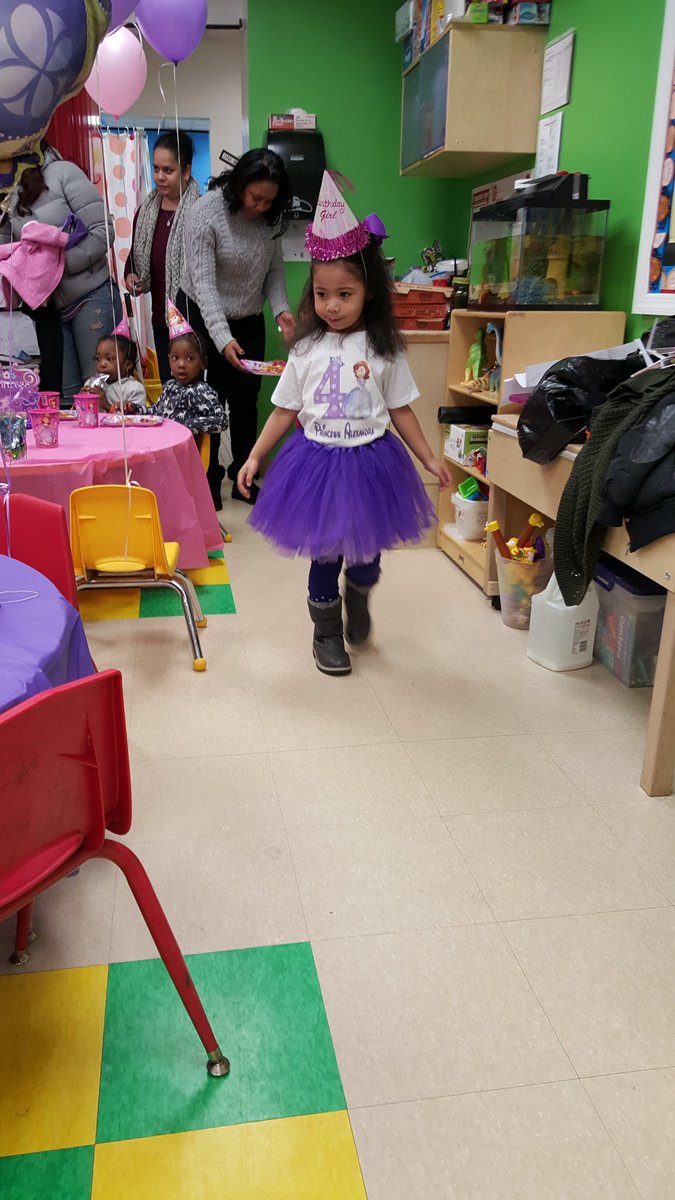 Jayeal4's tweet image. When she knows shes stuntin on her classmates lol Always keeping my baby fly #princessalex #big4 #classroomparty