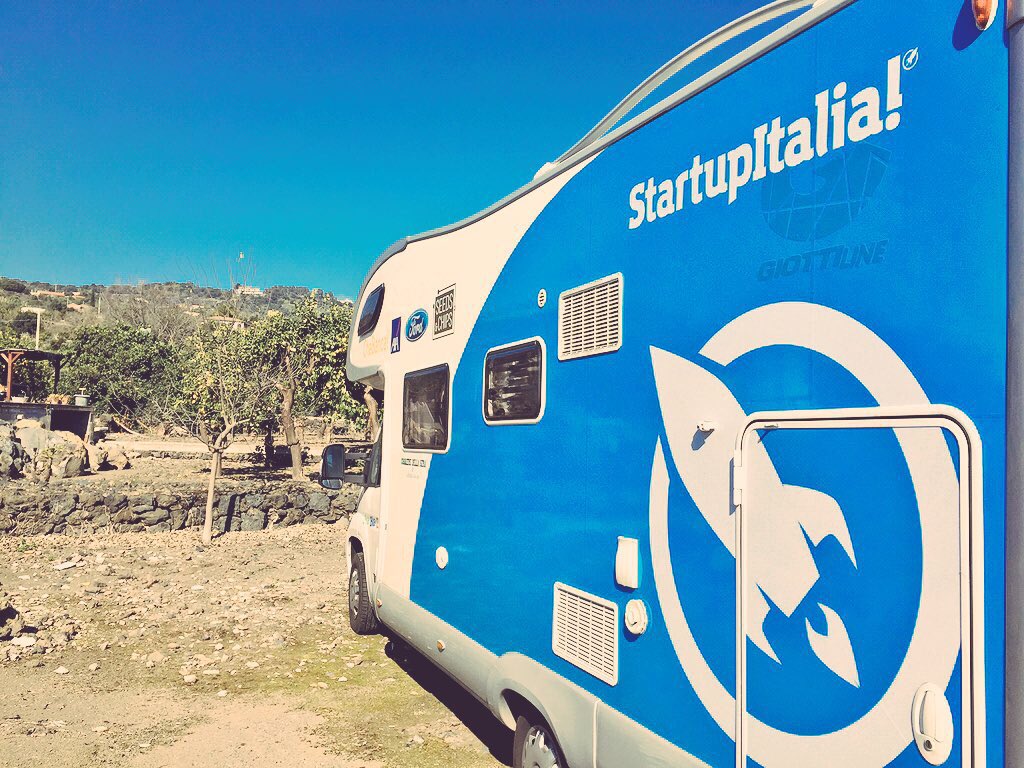 .<a href="/startup_italia/">StartupItalia</a> in Sicilia! <a href="/RiccardoLuna/">Riccardo Luna</a> tranquillo, il camper é in buone mani 😜