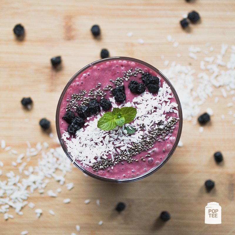 PopTee's tweet photo. So gesund: Aronia Beeren kommen nicht nur in unserem Tee gut, sondern auch im Smoothie! https://t.co/xLkzqdkHOG https://t.co/UBLUNvNcV3
