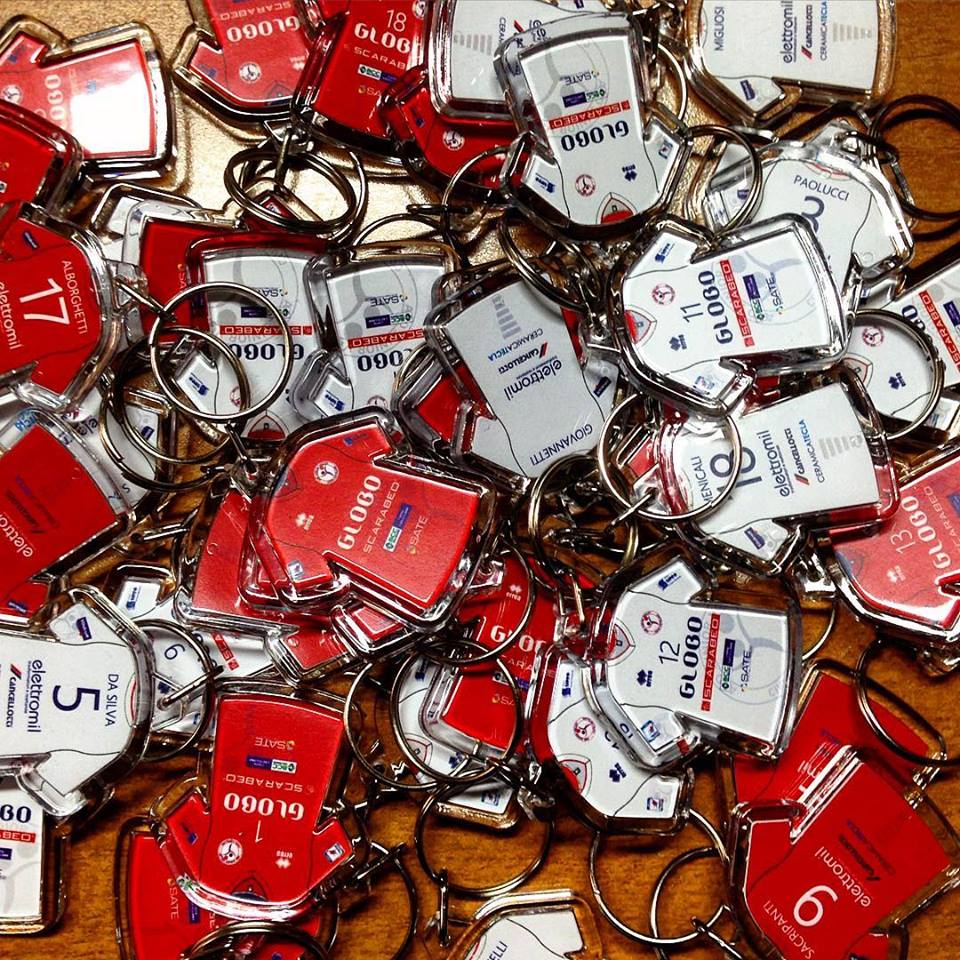 FutsalCustom's tweet image. Favolosa vittoria per la Asd Junior Volley Civita Castellana,volley serie A2 che festeggia con i nostri portachiavi.