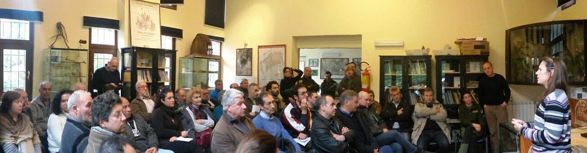lifemedwolf's tweet photo. Esperienze a confronto nell'incontro sulla gestione dei #canidaguardianìa. #medwolf https://t.co/p6aaJGUuQB https://t.co/TPhpKlhtbD
