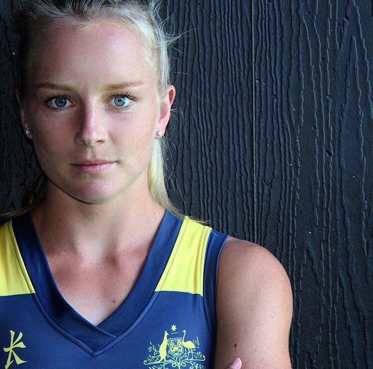 janeclax's tweet photo. Stay tuned to see the new Hockeyroos alternate strip... #joiningthedarkside 😉 @Hockeyroos https://t.co/yIe87W0dPU