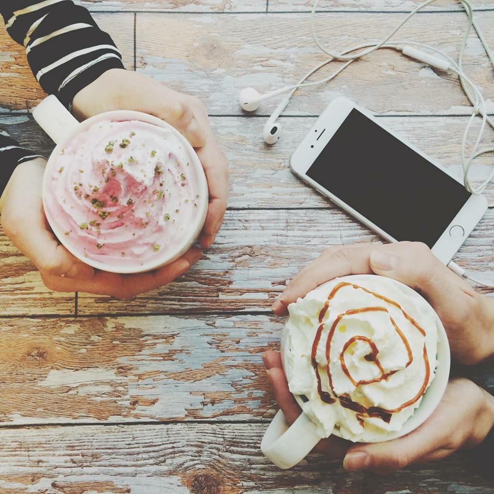 Starbucks5ways's tweet photo. Try our new burnt caramel latte and our new rose and pistachio mocha! We think they are lovely https://t.co/Homehl5yBM