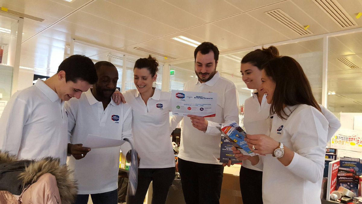 NawelBelk's tweet photo. L'équipe du #SalonEntrepreneurs prêt pour le montage ! @ange2LaCom @romainlaventure, venez chercher les vôtres https://t.co/WvLzA9zfRP