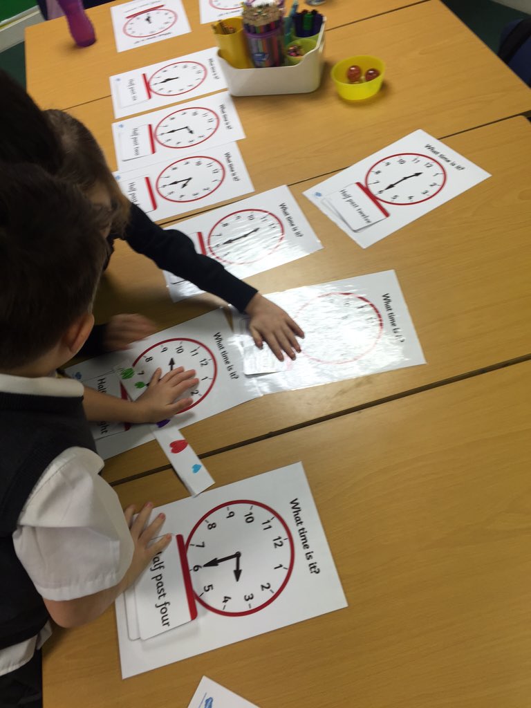 P2carronshore's tweet image. Learning to tell the time is fun ⏰#carousellearning #P2B #activemaths