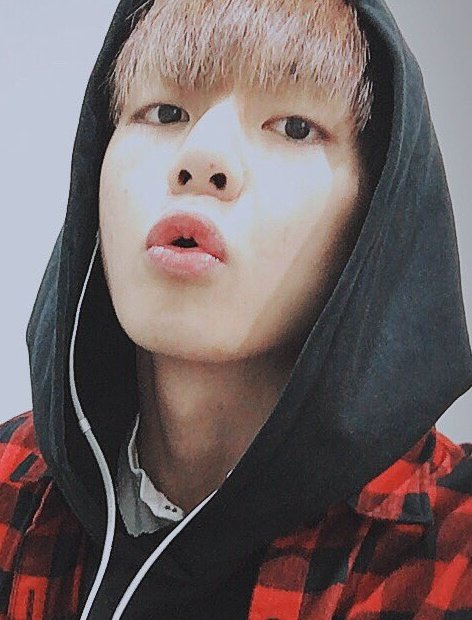 pjmhunn's tweet photo. This is my first post like this 💕
Hope y'all like it or me... 😂😂
#ARMYSelcaDay https://t.co/LiNiLpAPO2