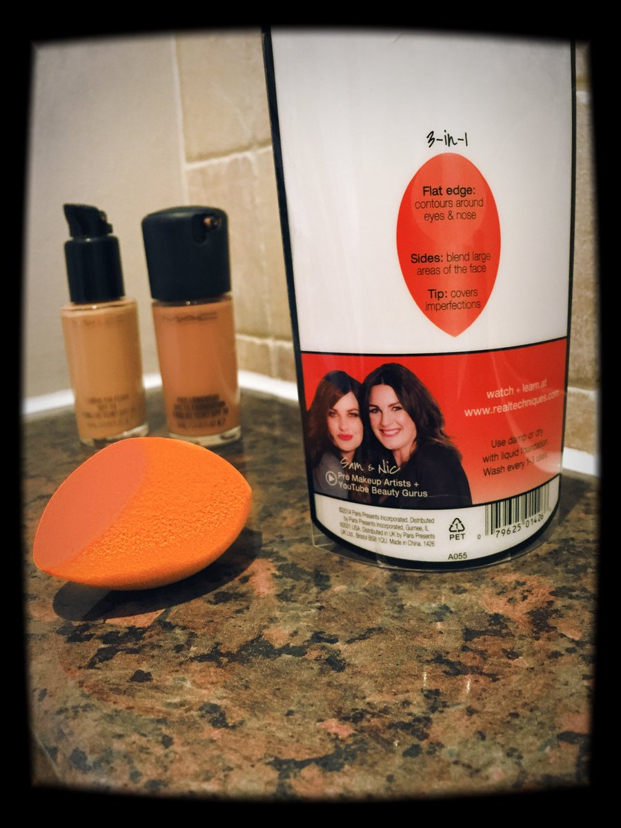 RezzyGhadjar's tweet photo. The easiest way to apply foundation, blend and contour! The @realtechniques #miraclecomplexionsponge πππΌππ» #makeup https://t.co/gmfAVJIYtb