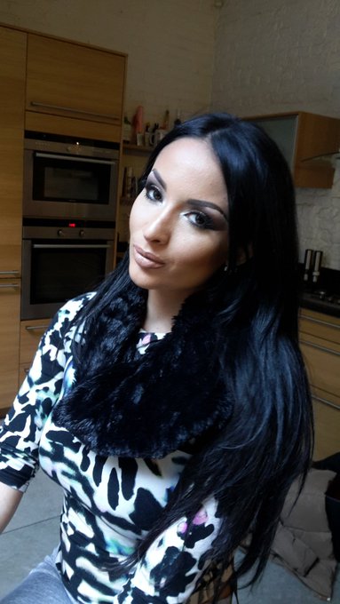 1 pic. My make-up today for @daringsex ? @KGDisanto #London https://t.co/LksRMh86bg