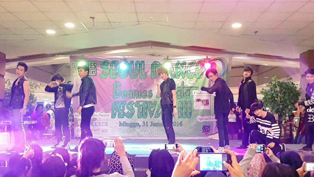 《PICTURE》31 January 2016 | [X]-VOLUTION On Seoul Dance Bonnies Axata Festival" At D'Mall - Depok | @AxataEO