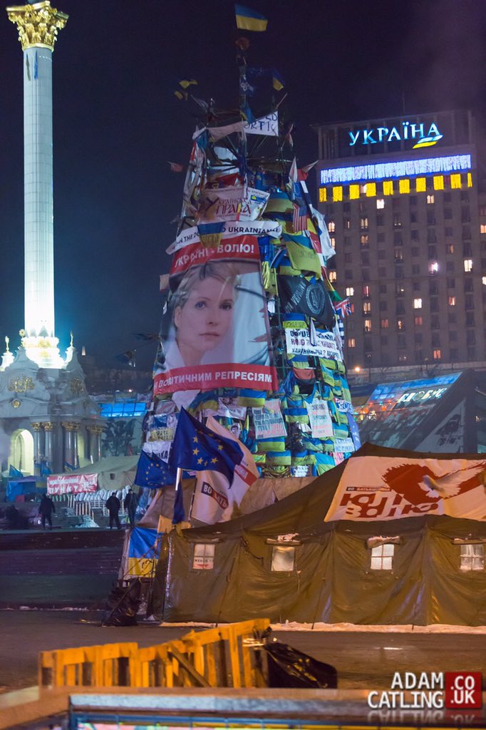 _arcPhotography's tweet image. #MadeInMaidan #EuroMaidan Kiev riots