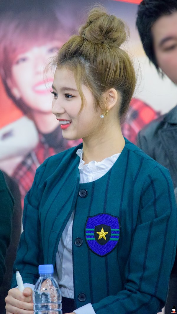 SANA_Thailand's tweet photo. [PIC] 151129 "The Story Begins" 7th Fansign Yeongdeungpo #SANA #사나 #さな #サナ  #트와이스 #TWICE #OOH_AHH하게 ©DooDoo_22 https://t.co/cGFWqEeDPW