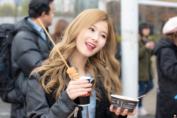 SANA_Thailand's tweet photo. [PIC] 151128 Music Core #SANA #사나 #さな #サナ #트와이스 #TWICE #OOH_AHH하게 ©DooDoo_22 https://t.co/z272N7rzYM