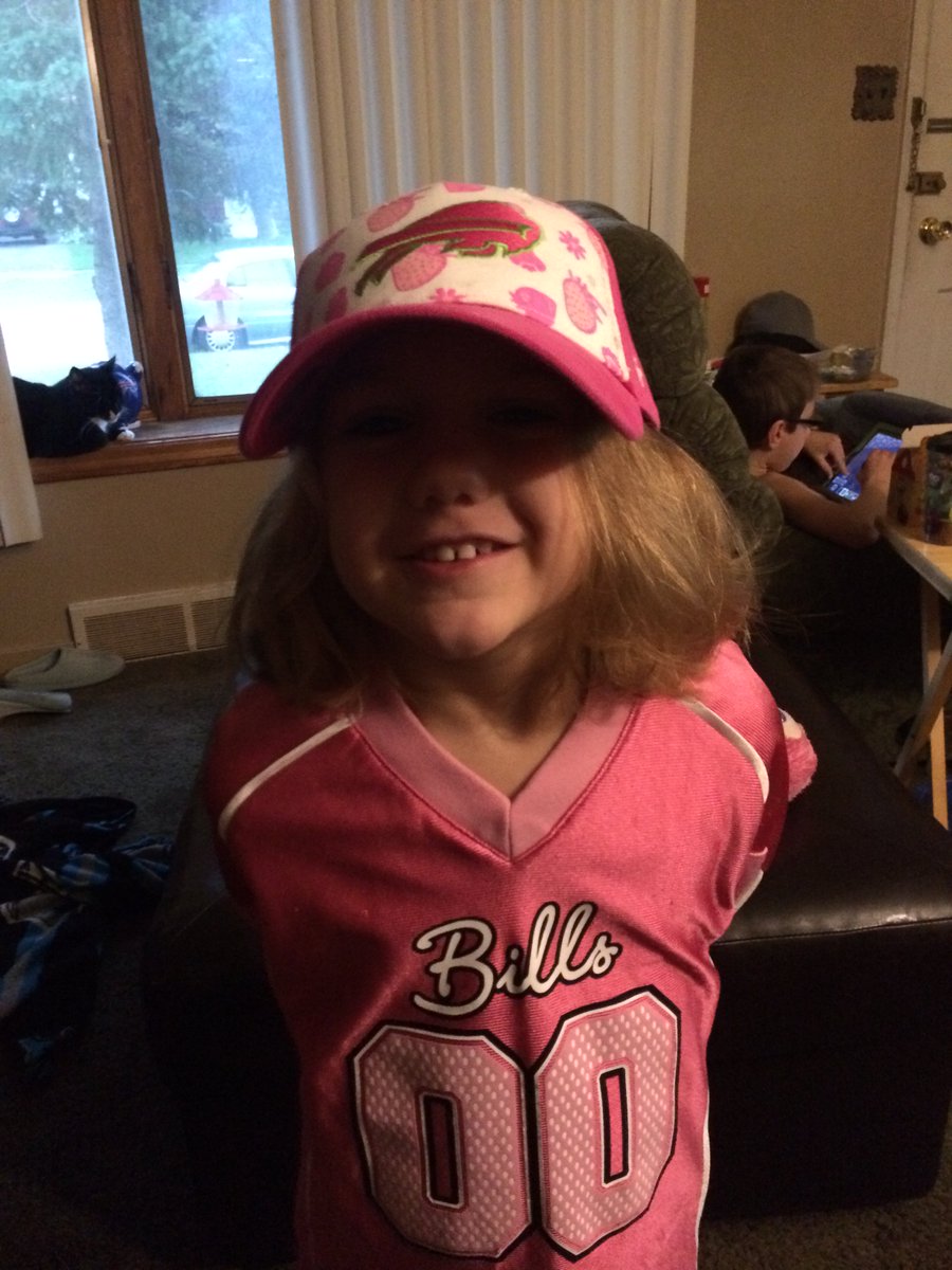 timelymoments's tweet image. @ToiletTreeProd #TTPBoxPool  someone is a bills fan
