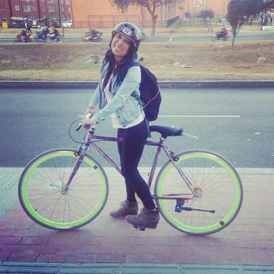 _Resiliencia2c9's tweet photo. Se acabo el trasmi... 🚲❤😍
#beclass #happy https://t.co/LIl8BFilmq
