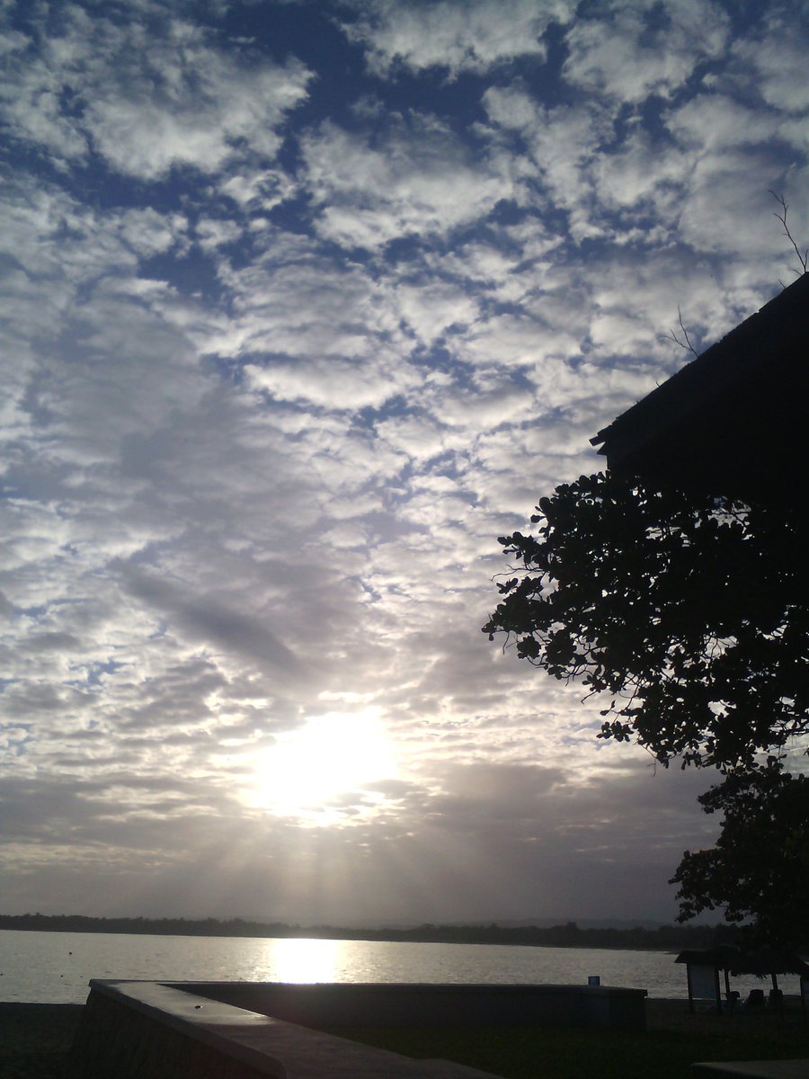 Buenos días turistas hoy es un buen día para visitar Playa Dorada POP....mejor vista de la salida del sol...7:00 am.