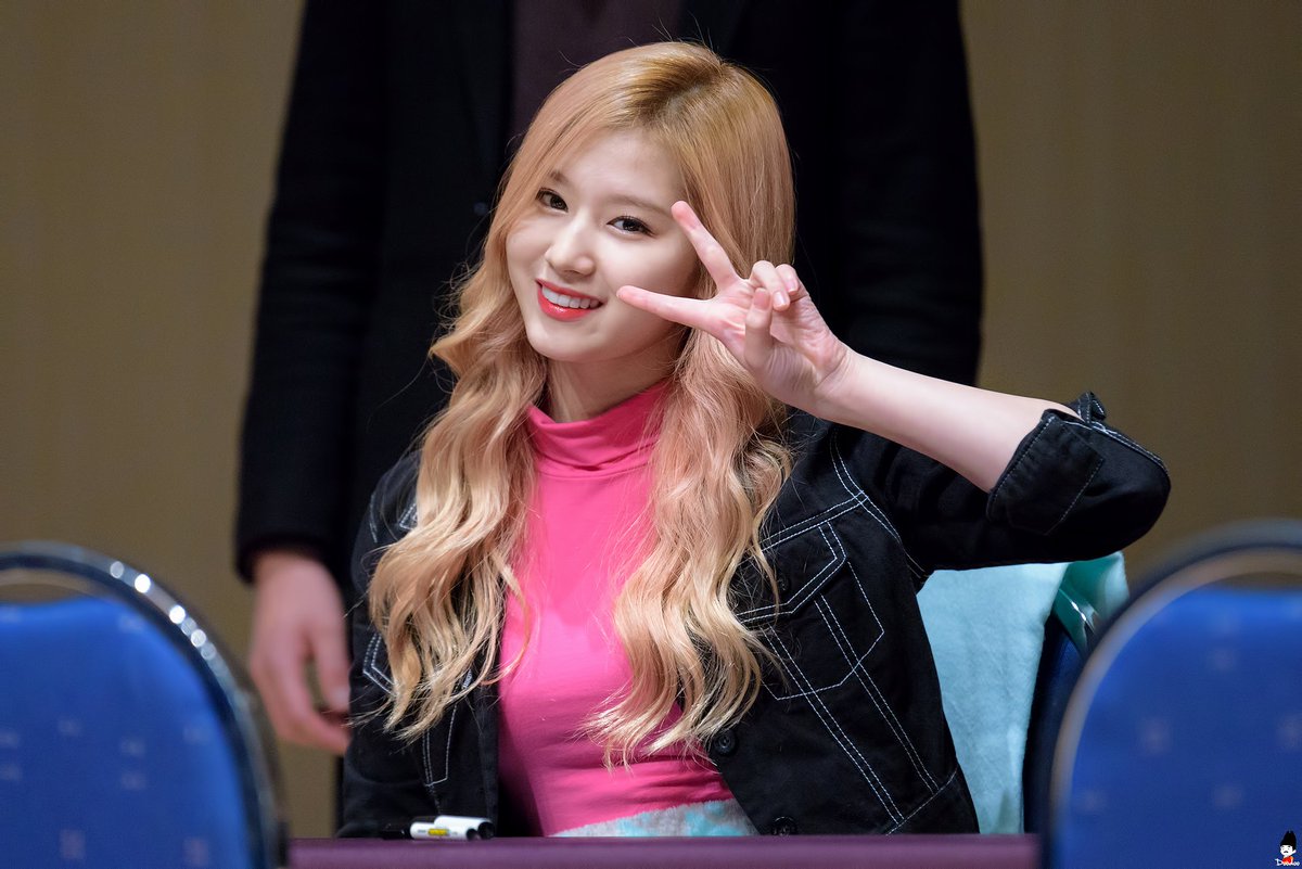 SANA_Thailand's tweet photo. [HQ] 151213 11th Suwon fansign #SANA #사나 #さな #サナ #트와이스 #TWICE #OOH_AHH하게 ©DooDoo_22
https://t.co/1BjcvR1Djr https://t.co/4czofFm2qu