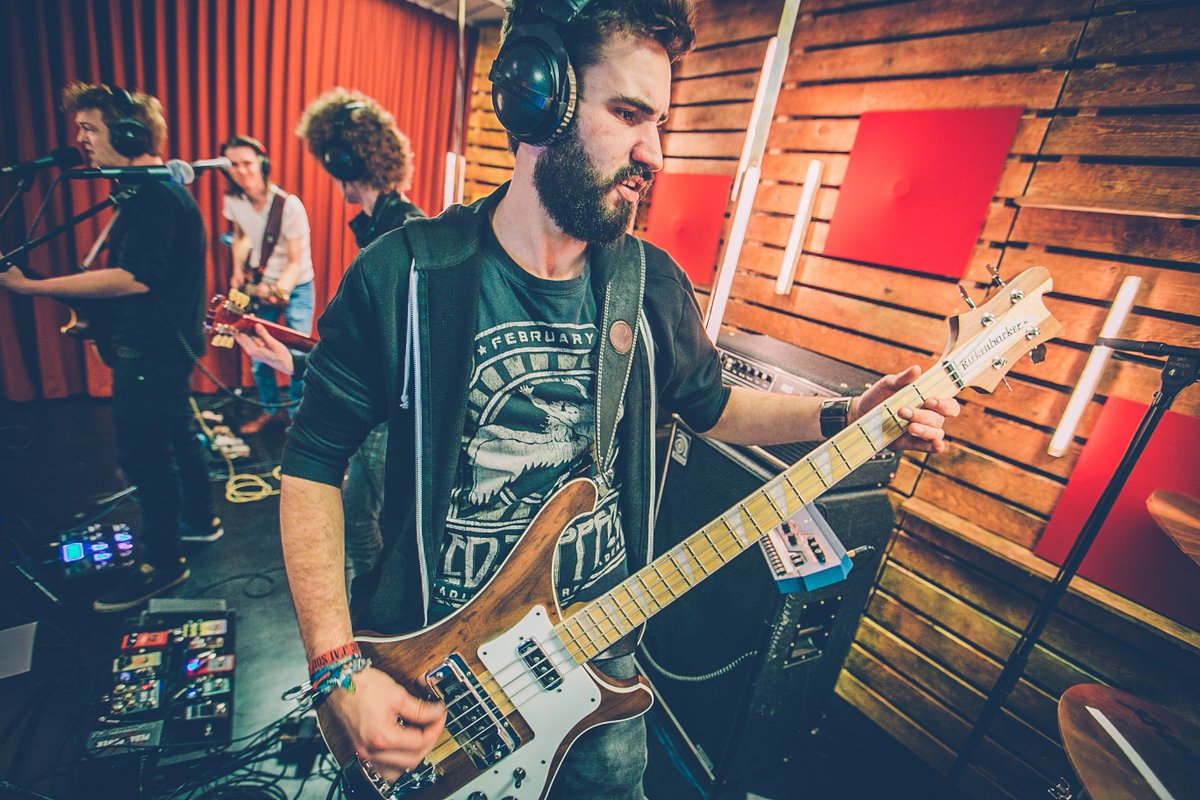 Finalist #DNL16 RHEA bracht gisteren een dosis stevige Rock-'n-roll mee naar ons sessiekot! stubru.be/denieuwelichti…